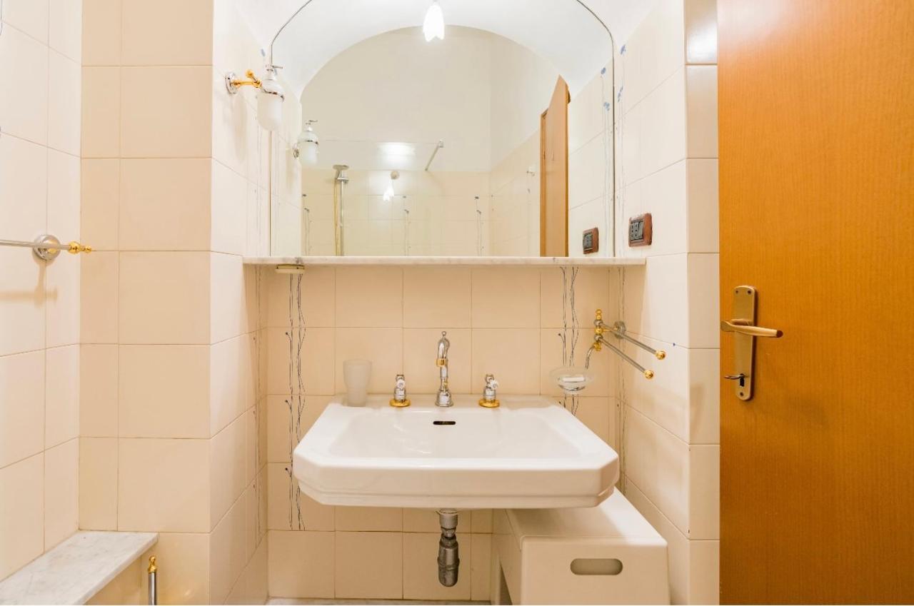 Central And Spacious Apartment Firenze Bagian luar foto