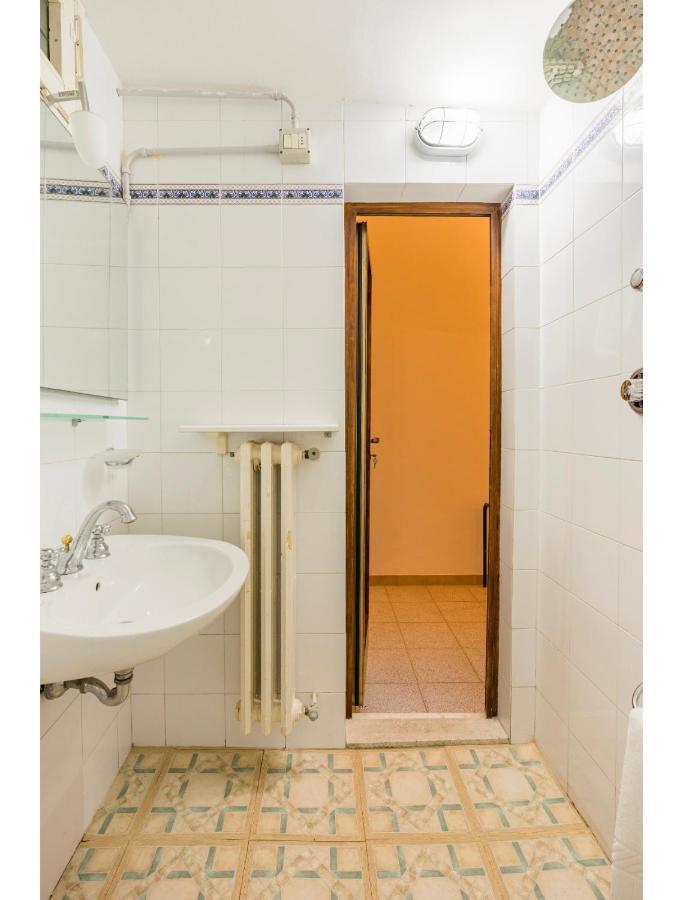 Central And Spacious Apartment Firenze Bagian luar foto