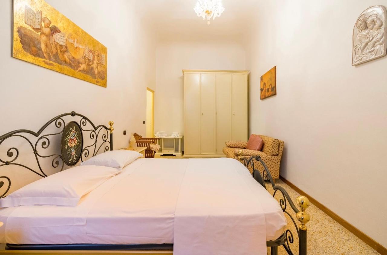 Central And Spacious Apartment Firenze Bagian luar foto