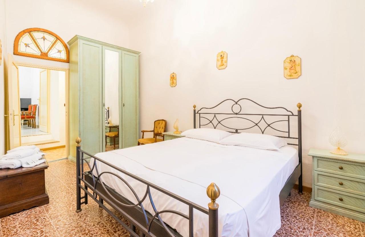 Central And Spacious Apartment Firenze Bagian luar foto