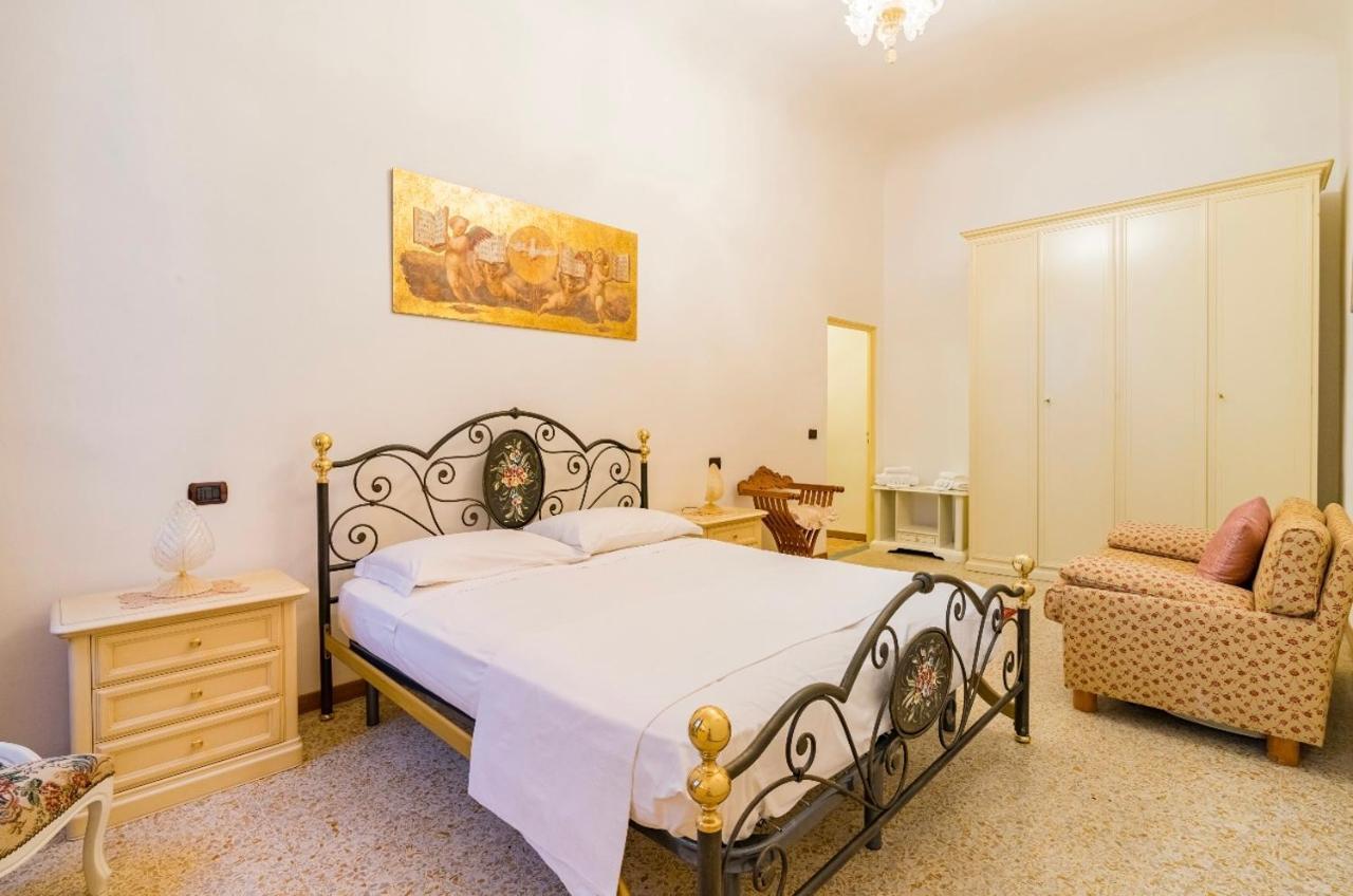 Central And Spacious Apartment Firenze Bagian luar foto