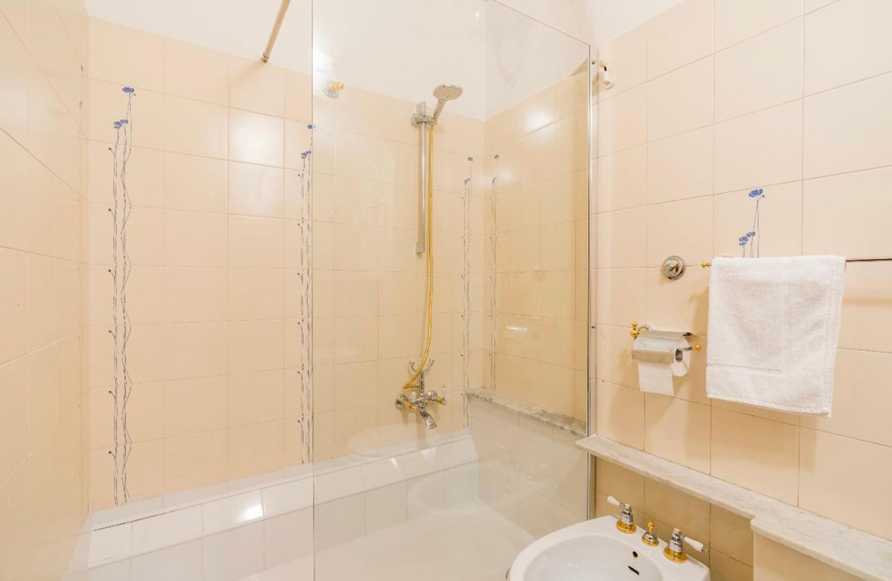 Central And Spacious Apartment Firenze Bagian luar foto